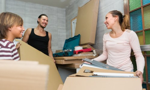 Person using Tooting storage to manage household items